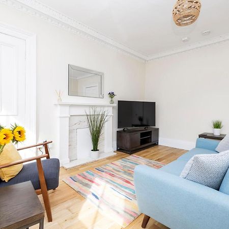 2 Bedroom Apartment On Peebles High Street Extérieur photo