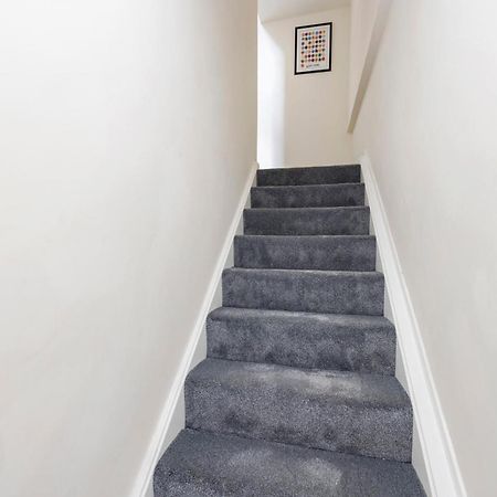 2 Bedroom Apartment On Peebles High Street Extérieur photo