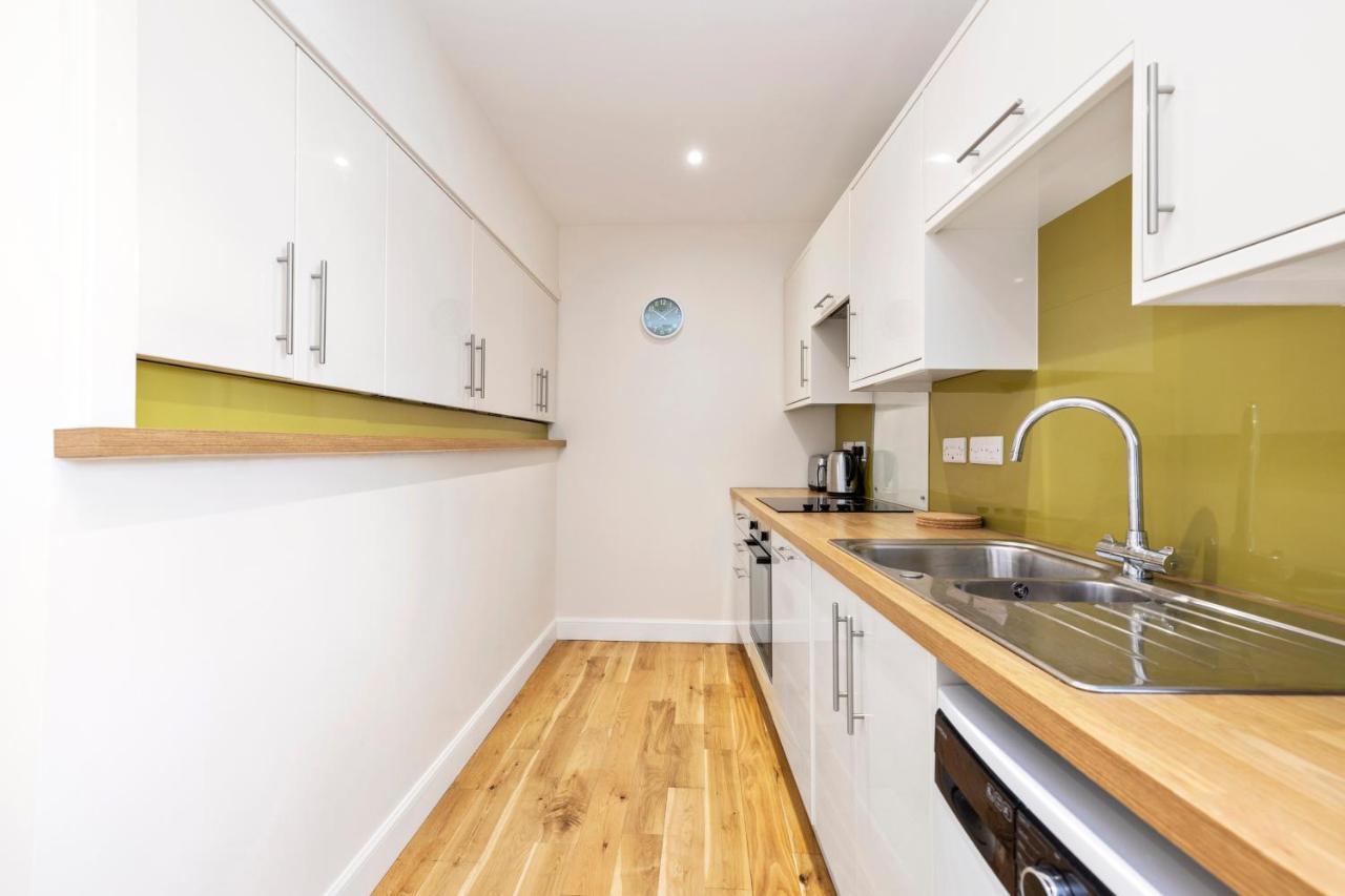 2 Bedroom Apartment On Peebles High Street Extérieur photo