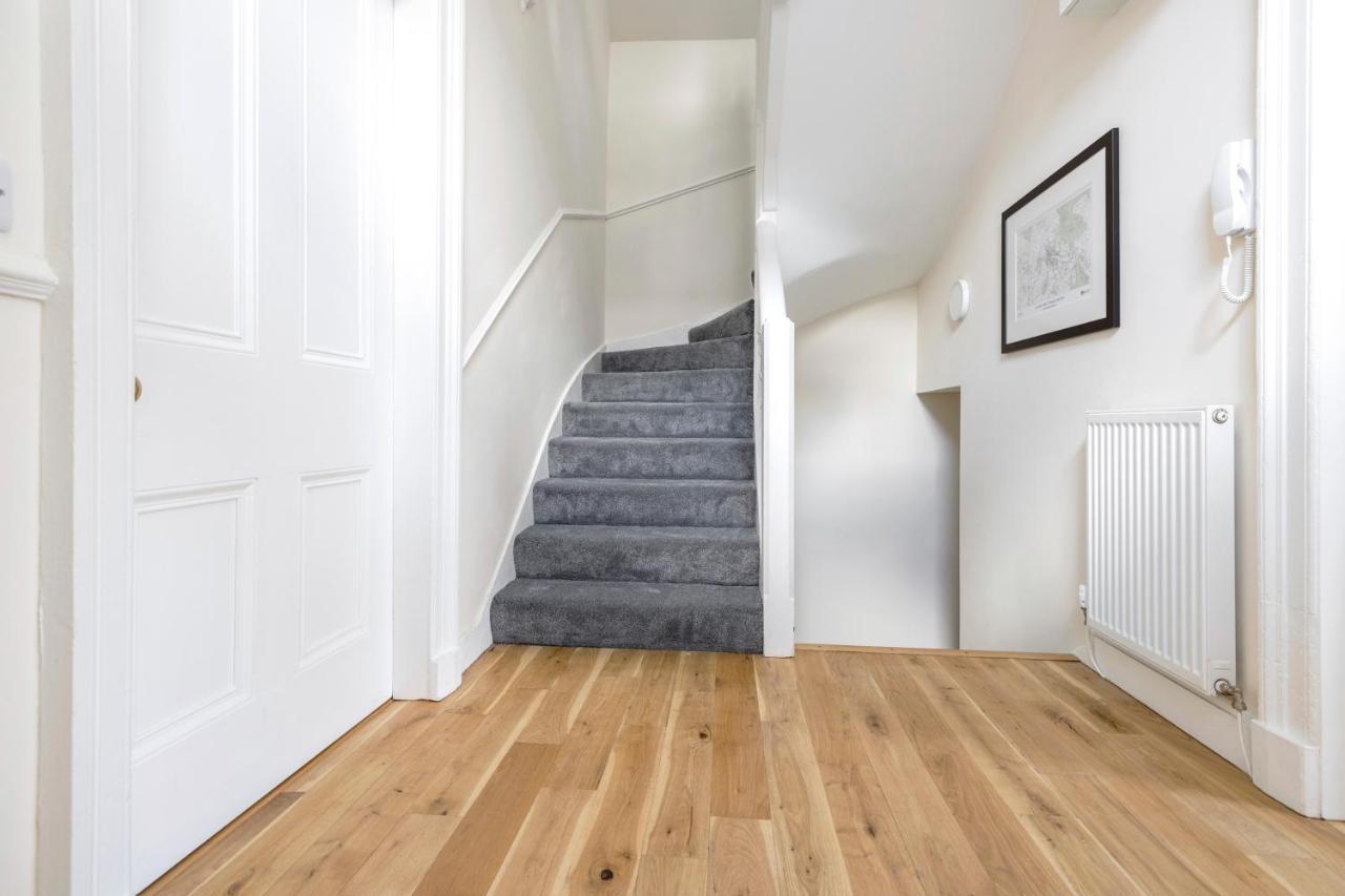 2 Bedroom Apartment On Peebles High Street Extérieur photo